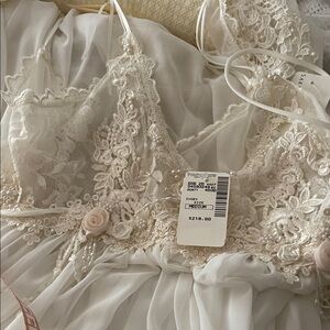 Elegant Ivory Lace Chemise